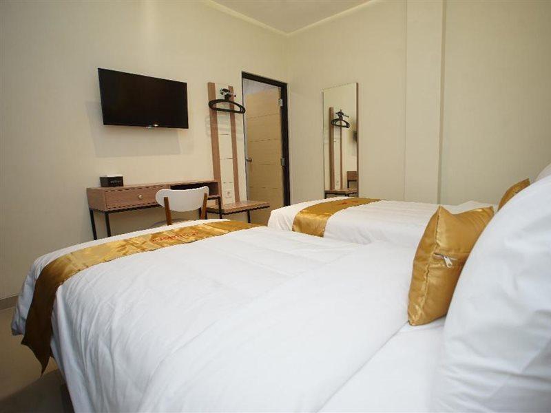 Triizz By Royal Singosari Hotel